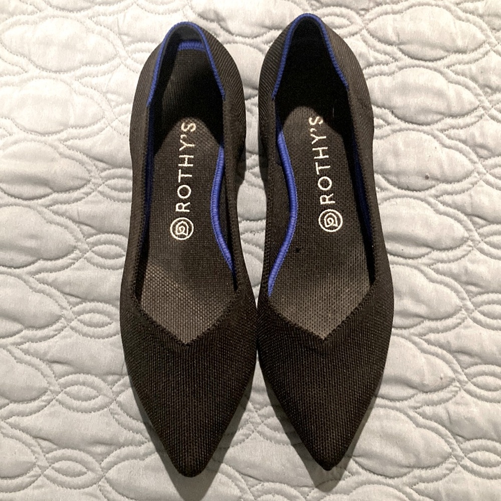 Black pointed toe Rothy’s, excellent condition!